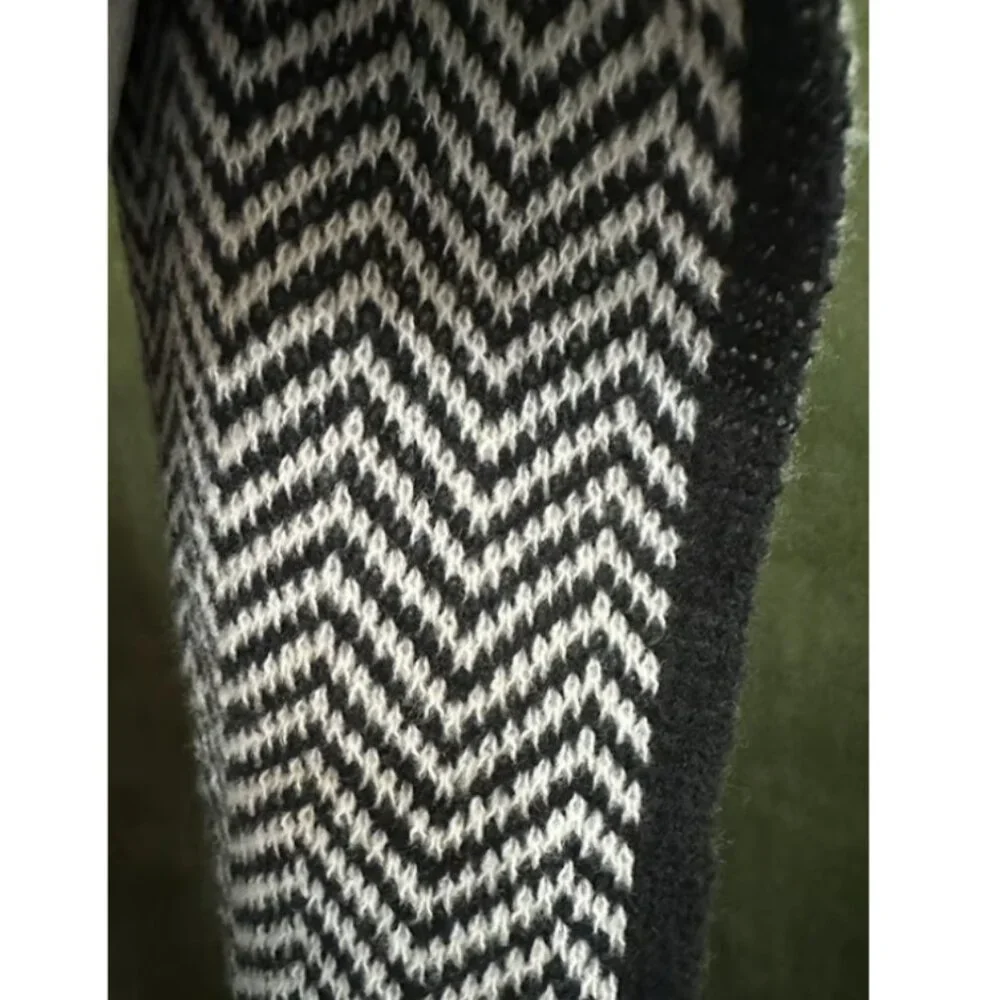 Unisex Black & White Knit Scarf – Herringbone & Houndstooth Pattern Winter Wrap